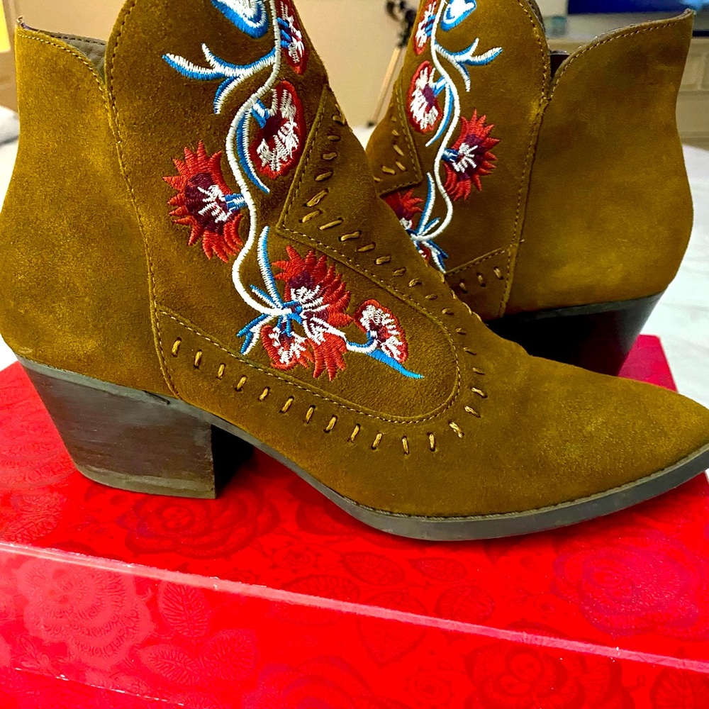 Carlos Santana boots